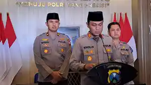 kapolres-malang-akbp-putu-kholis-aryana-tengah.jpg