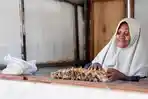 Demi Sekolah Anak dan Rumah yang Layak, Ibu Ragaia Terus Melangkah dari Pesisir Sorong, Papua Barat
