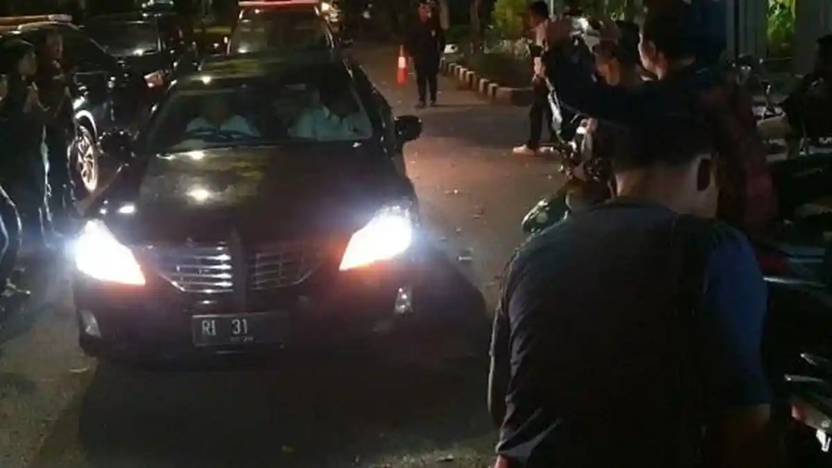 Menteri Hanif Dhakiri Sambangi Rumah Dinas Imam Nahrawi