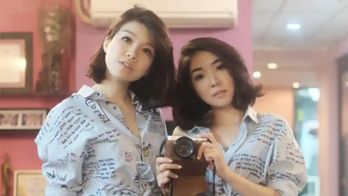 Instagram Gisella Anastasia - Pose Bersama Agatha Suci, Dua Penyanyi Cantik Ini Dibilang Kembar