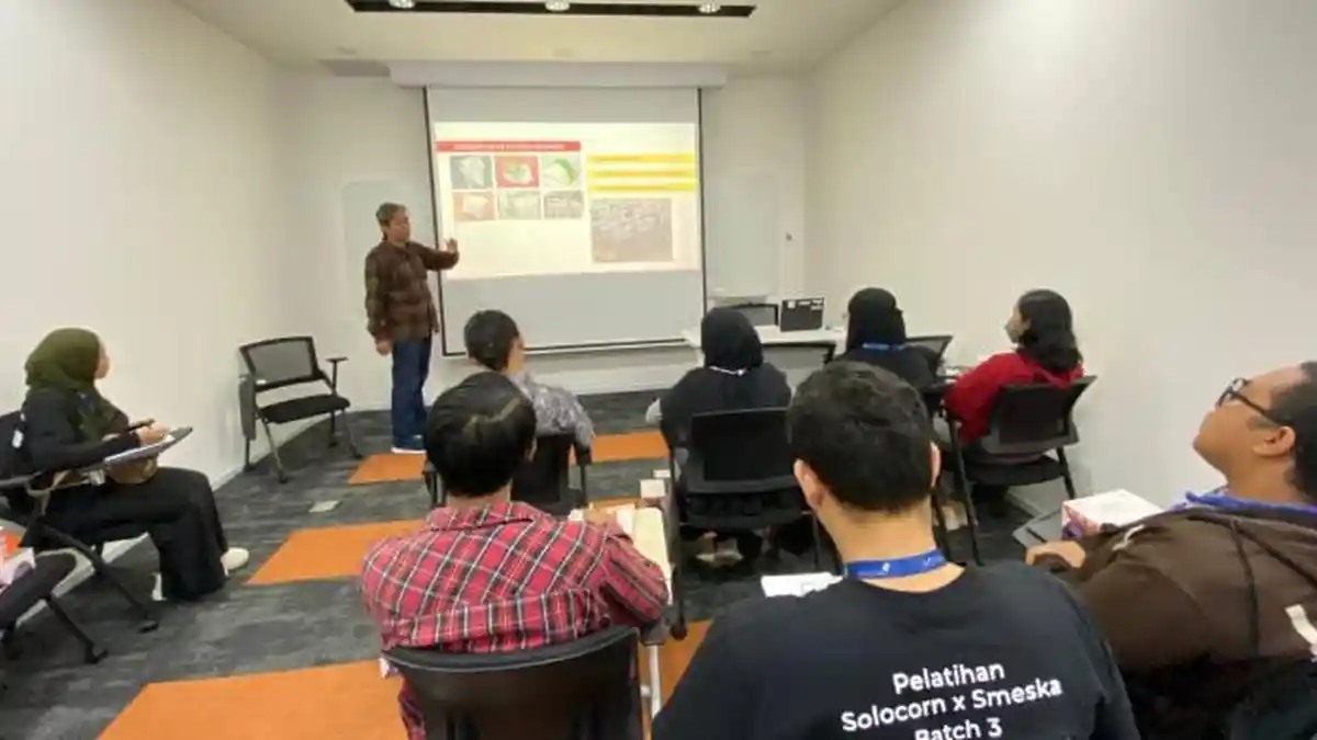 Dosen DKV ISI Surakarta Dampingi UMKM Program Pra Inkubasi Smeska Tahun 2023