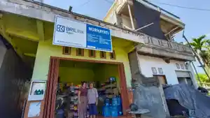Usaha-warung-kecil-milik-Desi-Hidayanti-Damuri-di-kawasan-padat-pekerja-rantauan-dfb.jpg
