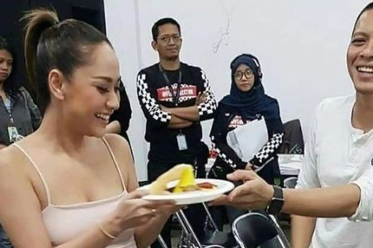 Ariel NOAH dan BCL Duet Mesra Nyanyikan Mencari Cinta