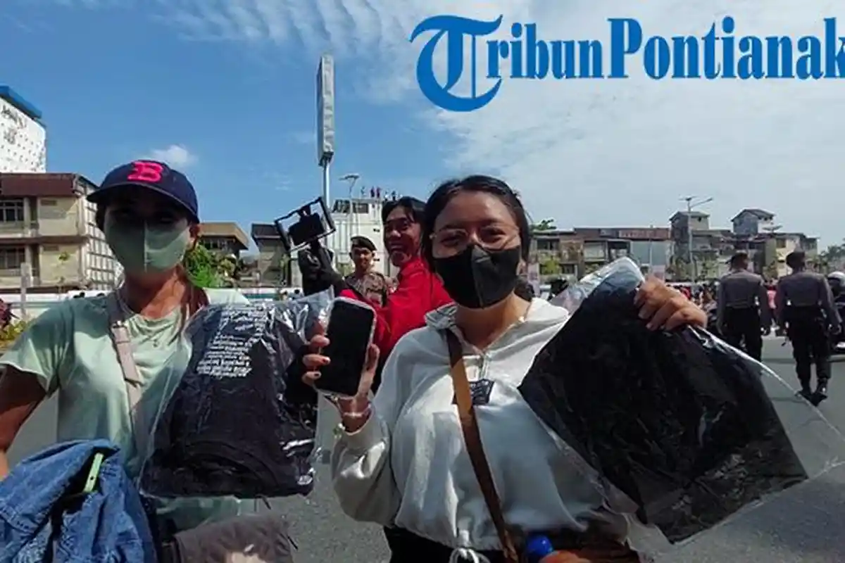 Lihat Peresmian Duplikasi Jembatan Kapuas 1, Warga Ini Tak Menyangka Dapat Baju Dari Presiden Jokowi