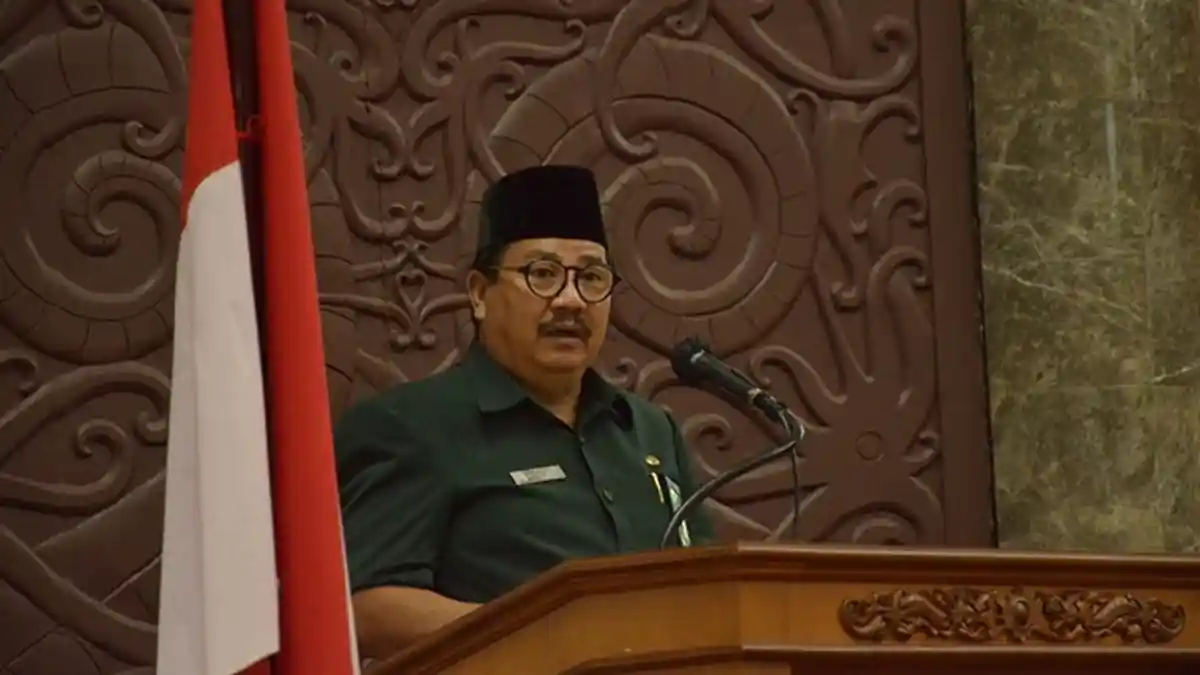 Pemkab Kubar Tanggapi Pemandangan Umum Fraksi Terkait Lima Raperda yang Diajukan
