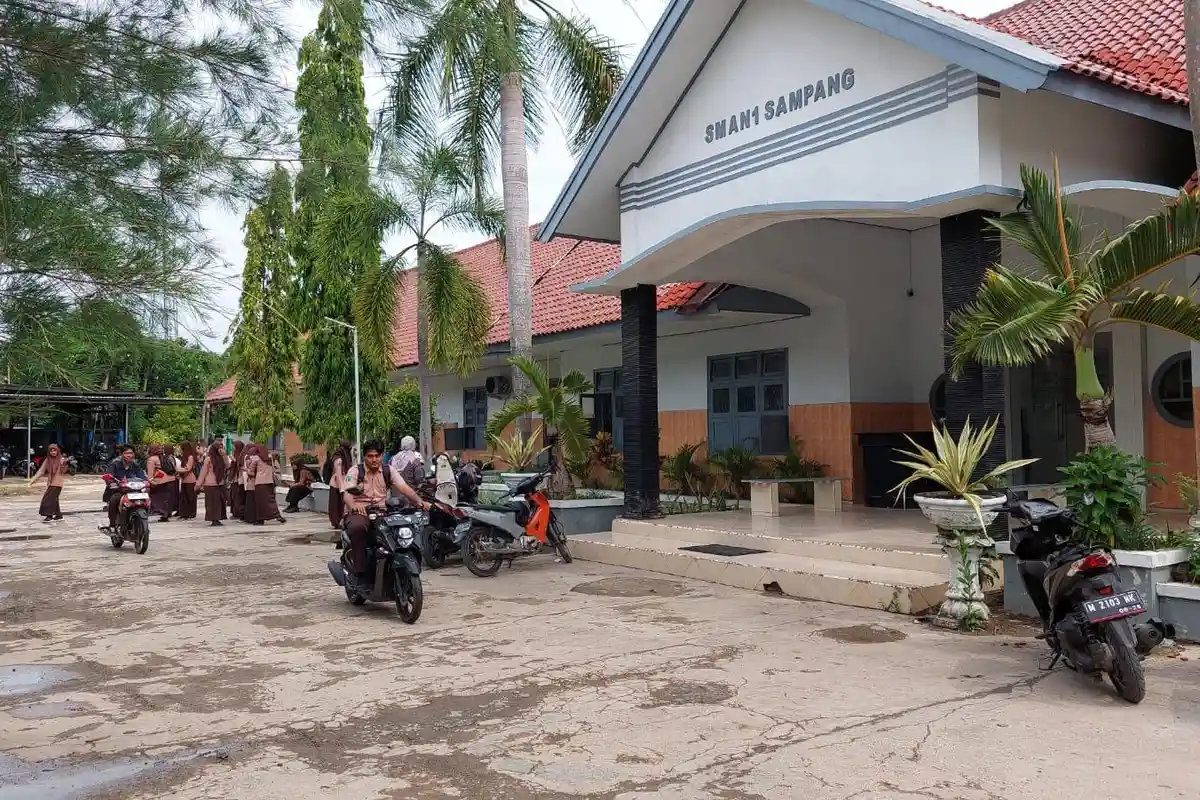 Orang Tua Siswi Madura yang Melahirkan saat Ujian Akhir Tak Tahu Bila Hamil, Guru : Sejak SMP