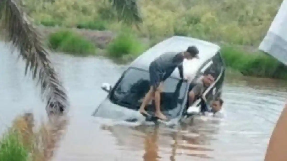 KRONOLOGI : Kecelakaan karena Sopir Terserang Batuk, Satu Keluarga Terjun ke Sungai