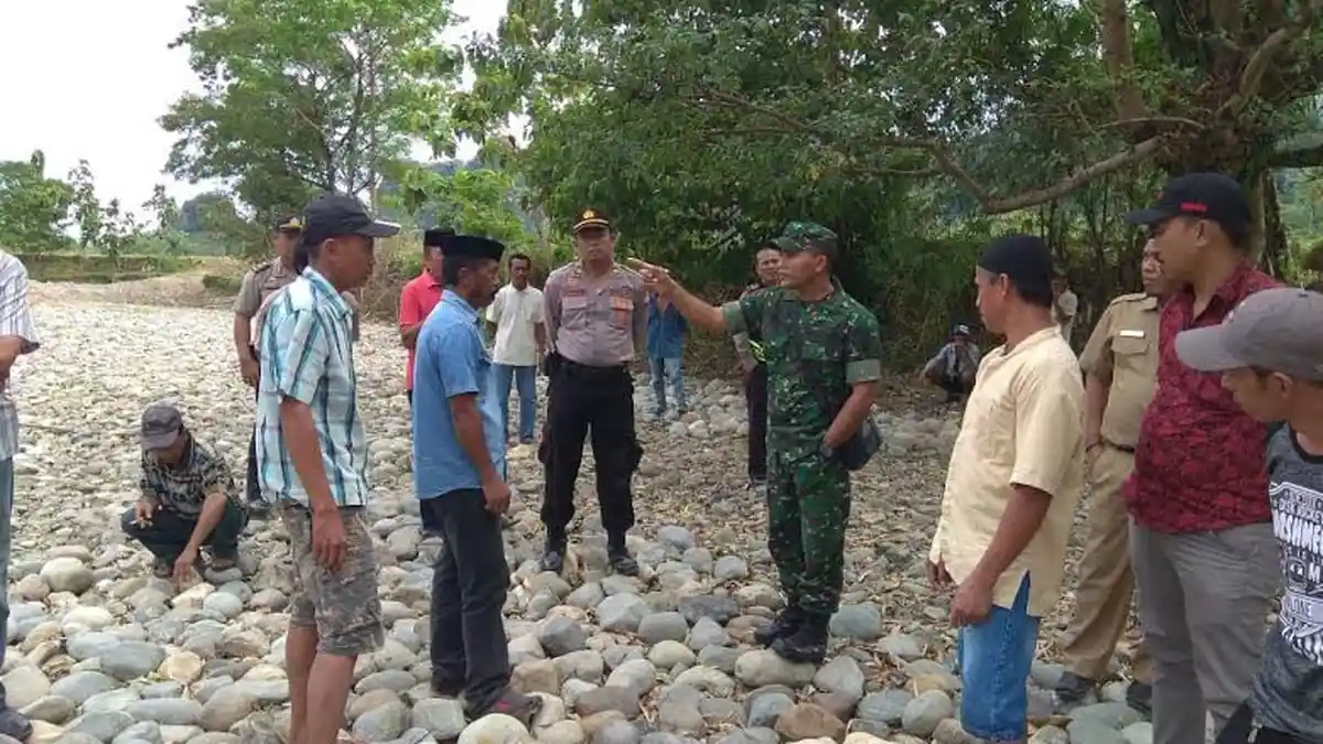 Protes Tambang Galian C, Warga Leang-leang Maros Seruduk Kantor Lurah