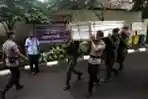 Peti Jenazah Korban Helikopter Poso