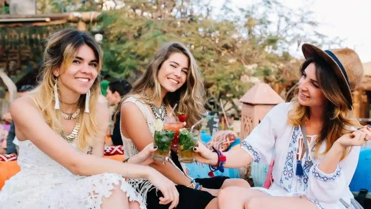 Bikin Seru! 4 Zodiak Ini Dikenal Mood Maker dalam Grup, Bikin Orang Lain Jadi Lebih Bahagia