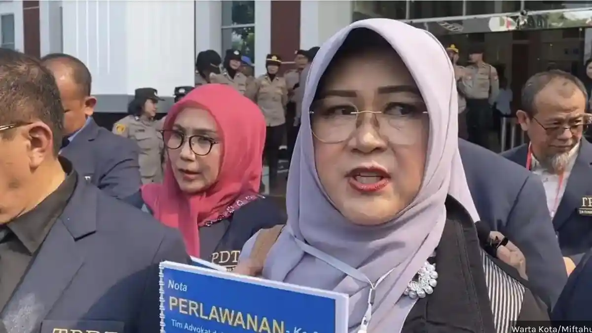 Tantang Jokowi Tunjukkan Bukti Panggilan, Dokter Tifa Bandingkan Kasus Nikita Mirzani