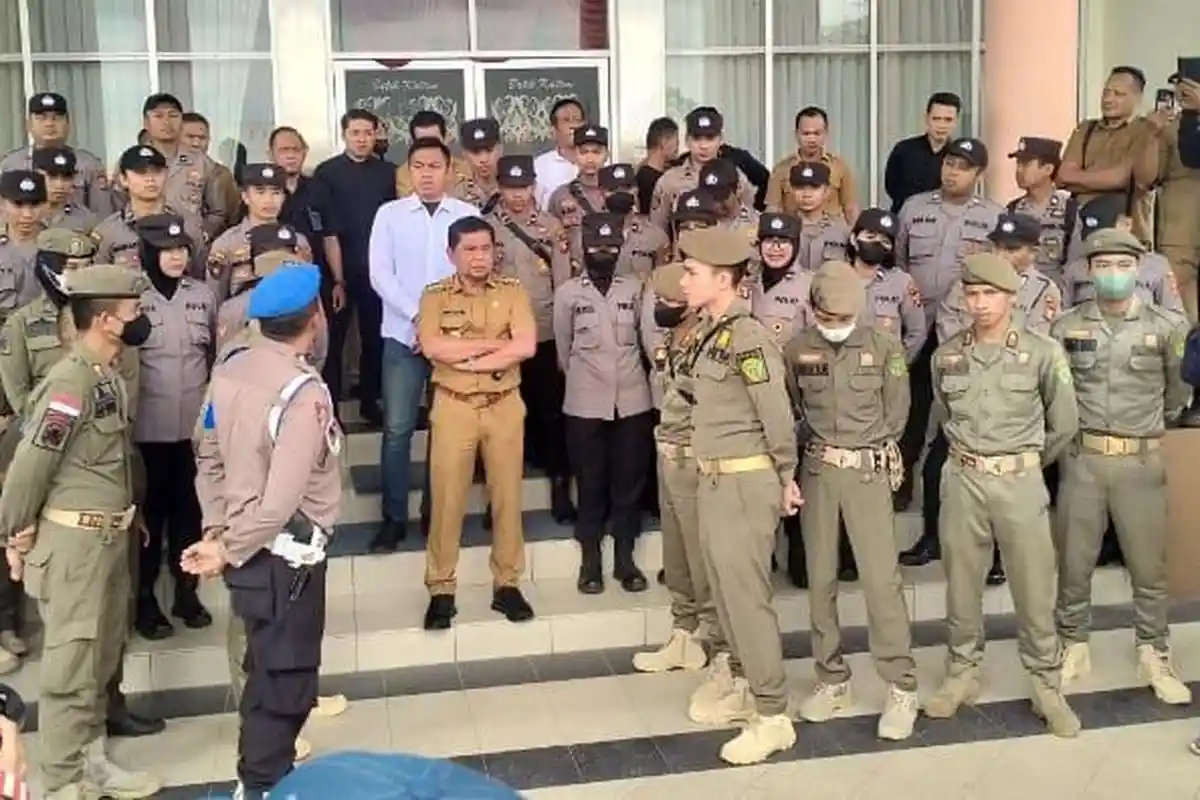 Bupati PPU Hamdam Temui Demonstran, Beri Solusi Potongan Tarif Bagi Pelanggan Kurang Mampu