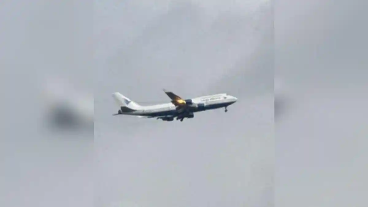 Mesin Pesawat Garuda Indonesia yang Bawa Kloter 5 Calon Haji dari Makassar Terbakar saat Take Off