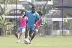 KEMBALI-KE-LATIHAN-Aksi-striker-PSIS-Semarang-Evandro-Brandao-men.jpg