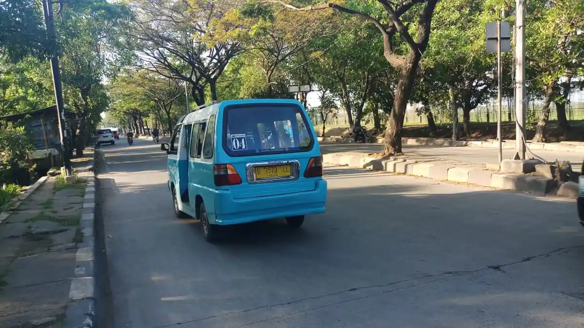 VIDEO : Jam Operasional Transportasi Akan Dibatasi, Warga Kerepotan, Sopir Angkot Pasrah
