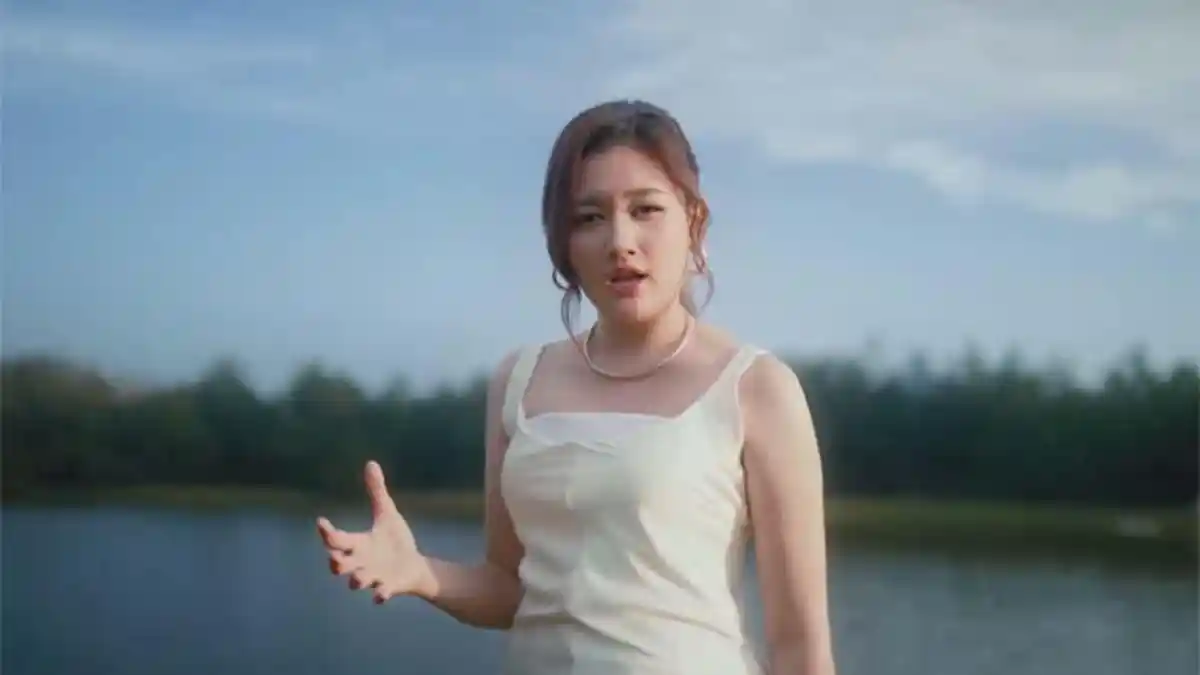 Meiska Adinda Bawa Tema Hubungan Beda Keyakinan Dalam Video Musik 'Keras Kepala'