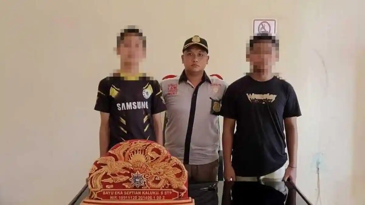 Usai Viral di Media Sosial, 2 Remaja Kembalikan Sendal yang Dicuri di Masjid Agung Pohuwato