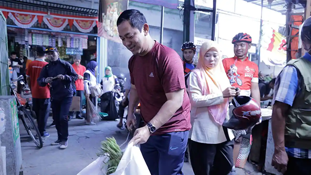 Hari Kedua Kerja, Hendi Ajak Ganjar Bersih Bersih Pasar