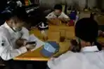 Warkop Pitulikur Fasilitasi Siswa Belajar Daring Dengan Wifi Gratis