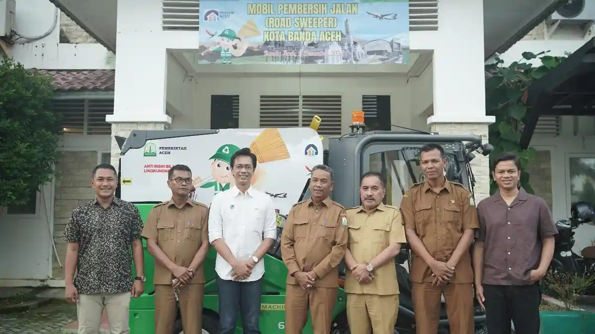 T Irwan Djohan Saksikan Penyerahan Road Sweeper dan 10 Motor