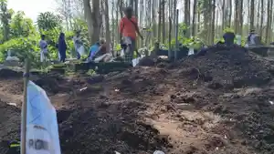 relokasi-makam-di-kesamben-blitar.jpg