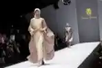 Fashion Show Karya Anniesa Hasibuan Pada Ajang JFW 2017
