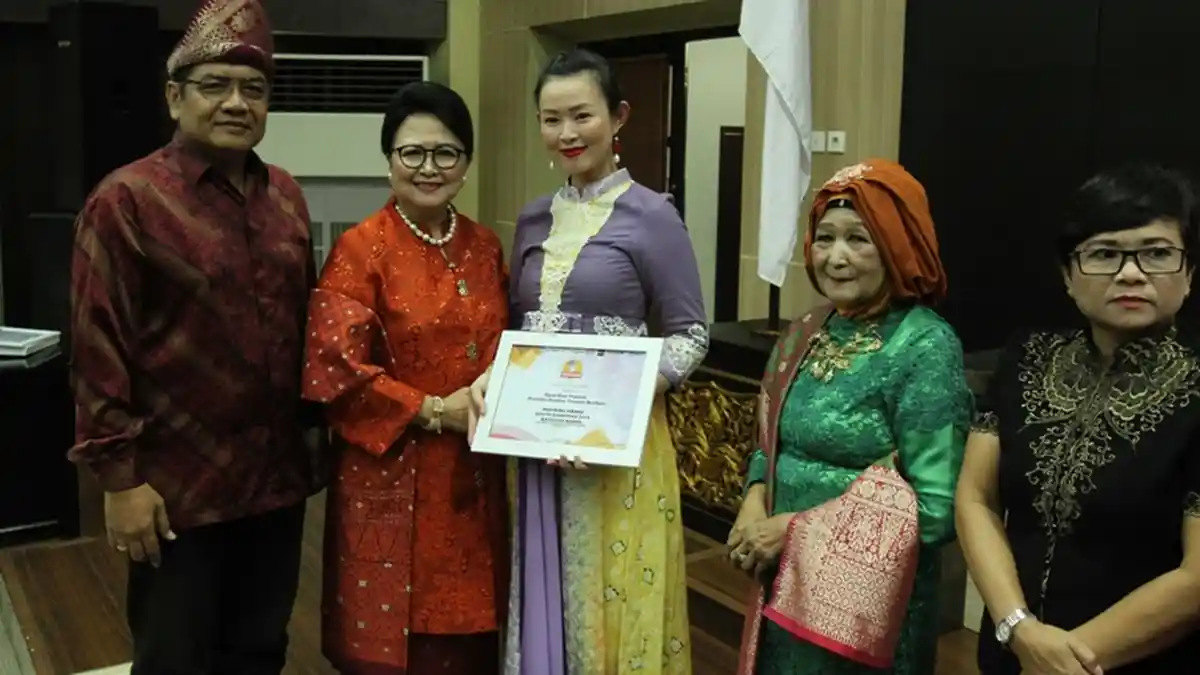 Elysa Dian Thamrin Wanita Tangguh Peduli Pendidikan