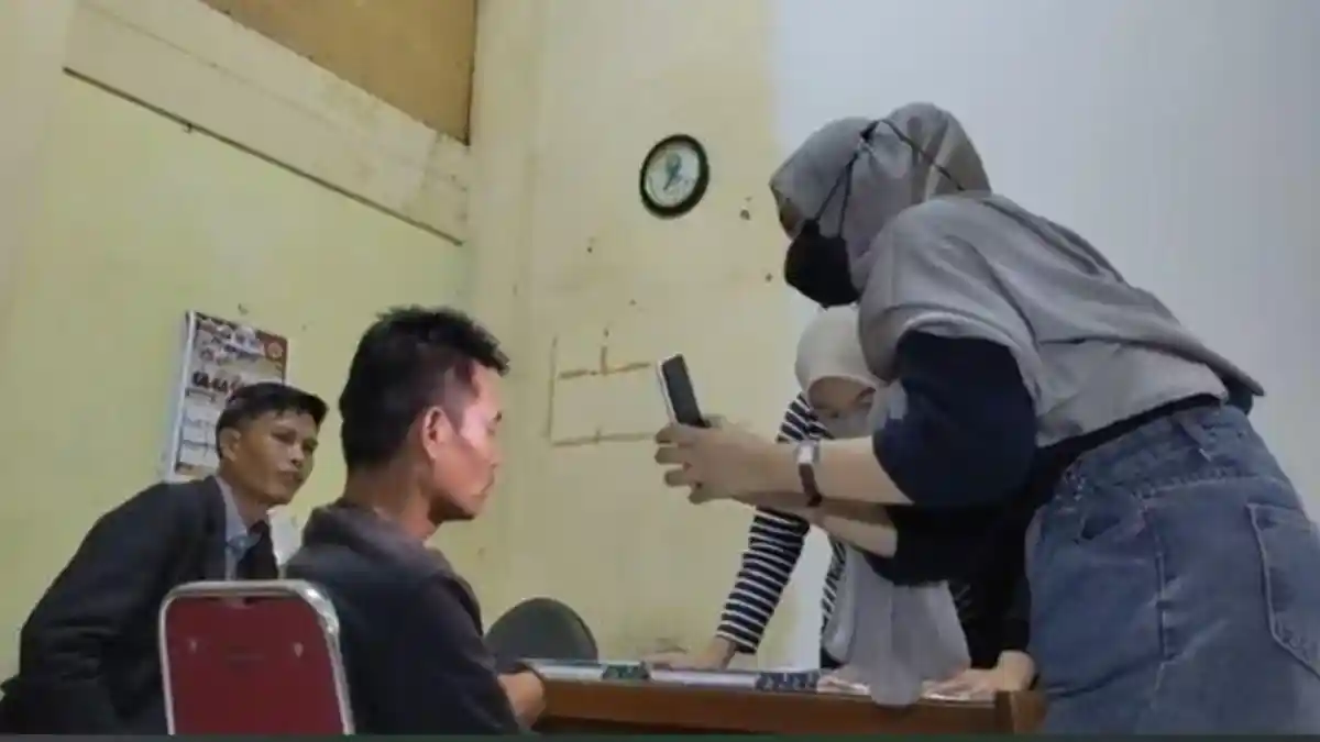 Celetukan Emak-emak Bikin Lima Warga Garut Babak Belur Dihajar Massa di Muratara Sumsel, Mencekam
