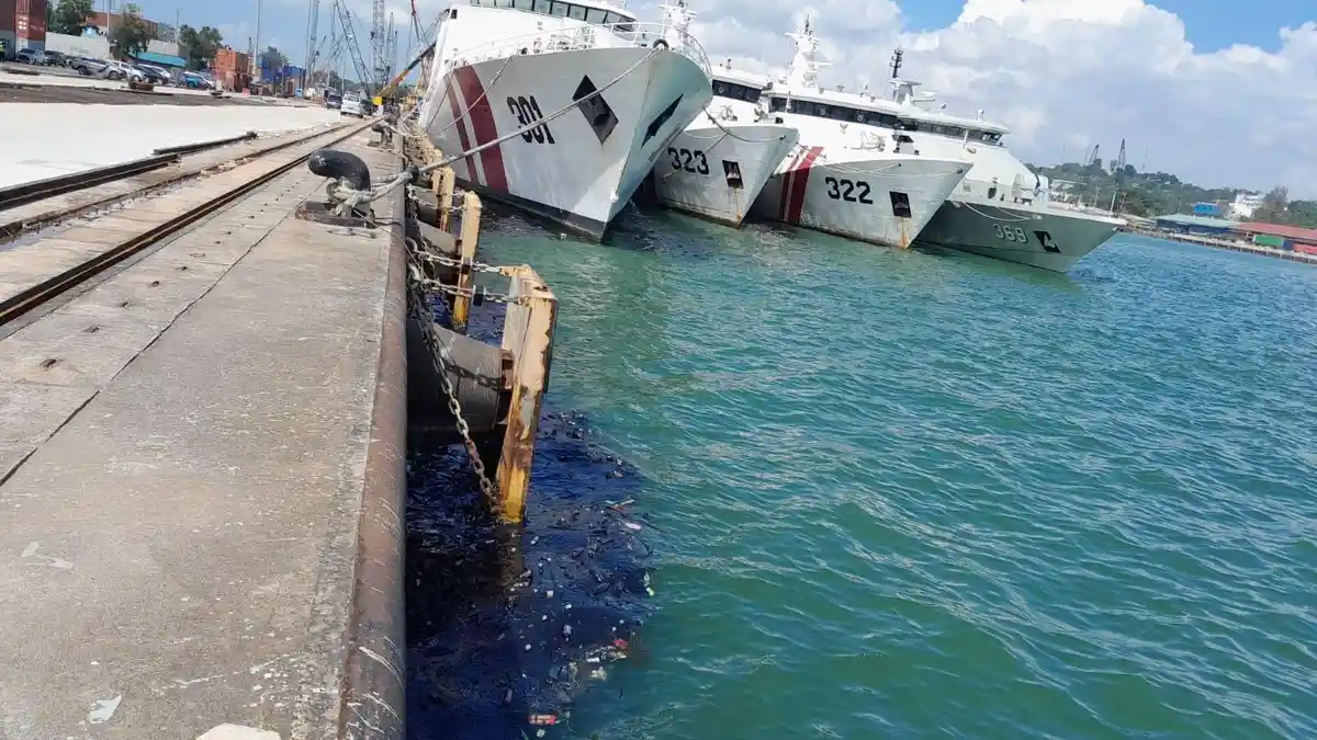 Limbah di Batam Muncul Lagi, Minyak Hitam Cemari Perairan Batu Ampar