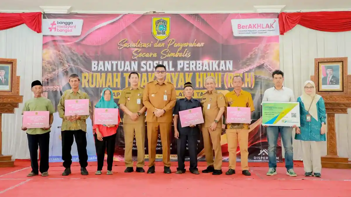 Bupati Hamenang Serahkan Bantuan RTLH 2026 untuk 250 Rumah Tidak Layak ...