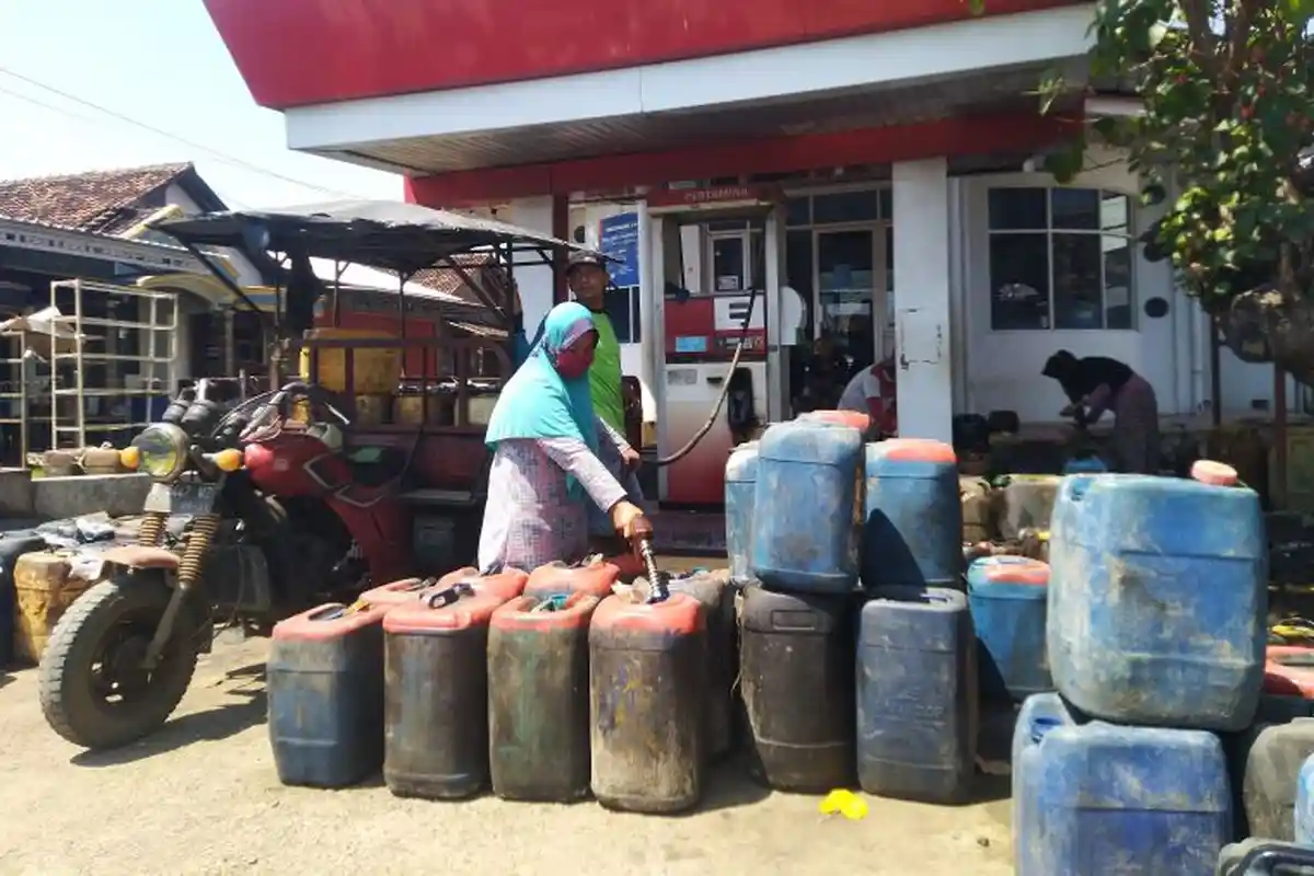 Harga BBM Solar Nelayan Melejit di Kota Tegal