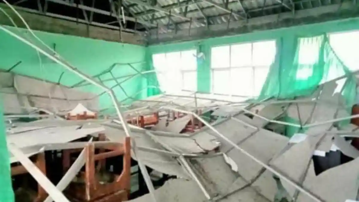 Diterpa Hujan Deras dan Angin Kencang, Atap Ruang Kelas SD di Ciomas Bogor Ambruk