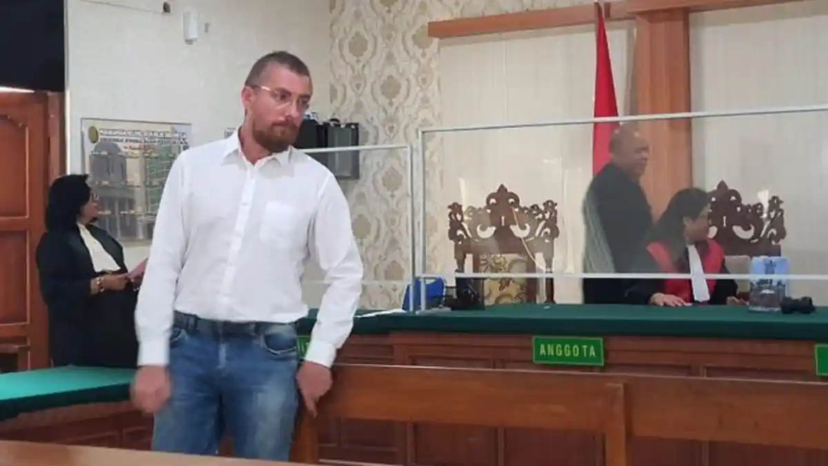 Ditangkap Bawa Ganja dari Negaranya, WN Rumania ini Divonis Bui 10 Bulan