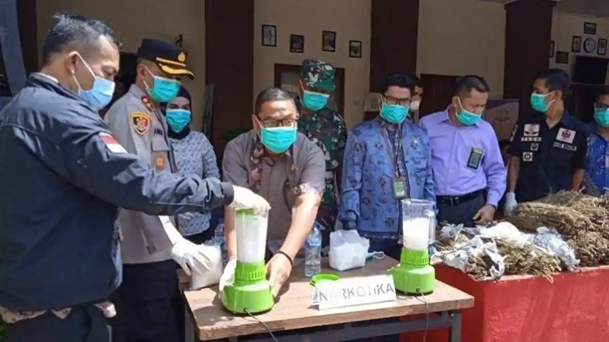 Narkoba Diblender dan Dibuang ke Selokan, Pemusnahan BB dari 88 Perkara