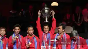 thomas-cup-pemain-bulutangkis-indonesia-berpose-dengan-piala-dan-medali.jpg