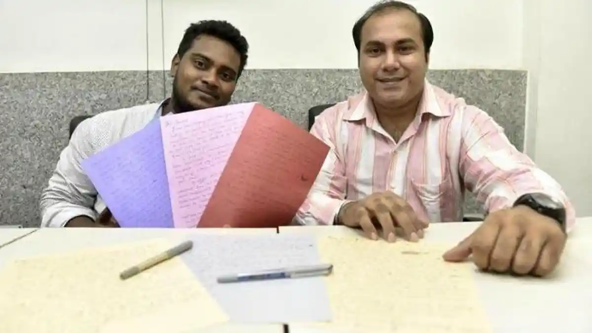 Zaman Gadget Begini Masih Ada Perusahaan di India yang Buka Jasa Surat Cinta Tulisan Tangan