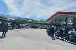 Antrean-kendaraan-di-SPBU-Pante-Raya-Kecamatan-Wih-Pesam1.jpg