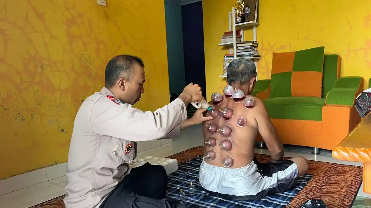 Sosok Bripka Untung, Polisi yang Jago Terapi Bekam dan Rajin Berdakwah