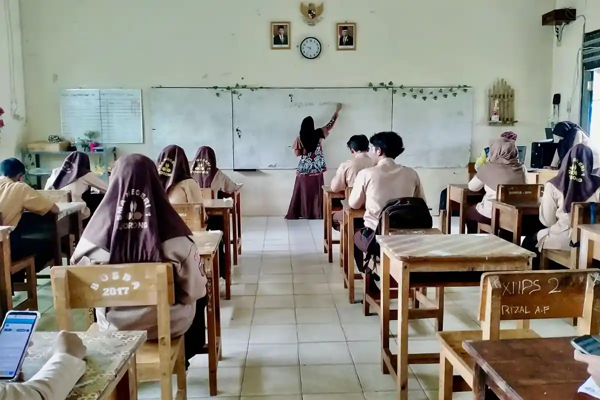 Kunci Jawaban Bahasa Inggris Kelas 10 Halaman 125, Chapter 9: Series of Events