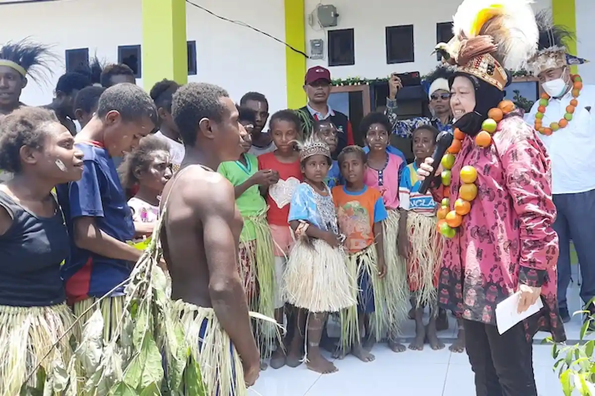 Anak-anak di Papua Butuh Listrik 24 Jam untuk Belajar, Risma akan Wujudkan Lewat Community Center