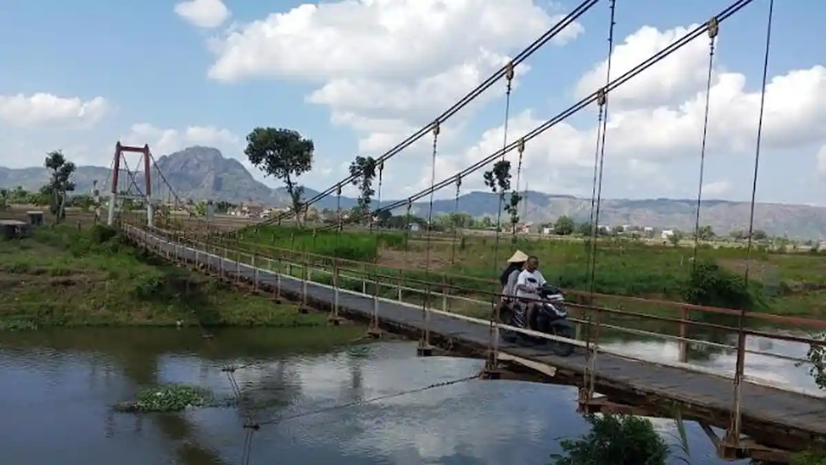 Jembatan Gantung Kendalbulur Tulungagung: Jadi Akses Penting Tapi ...