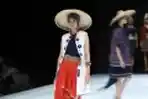Tampilan Busana Colorful In Harmony Pada IFW 2019