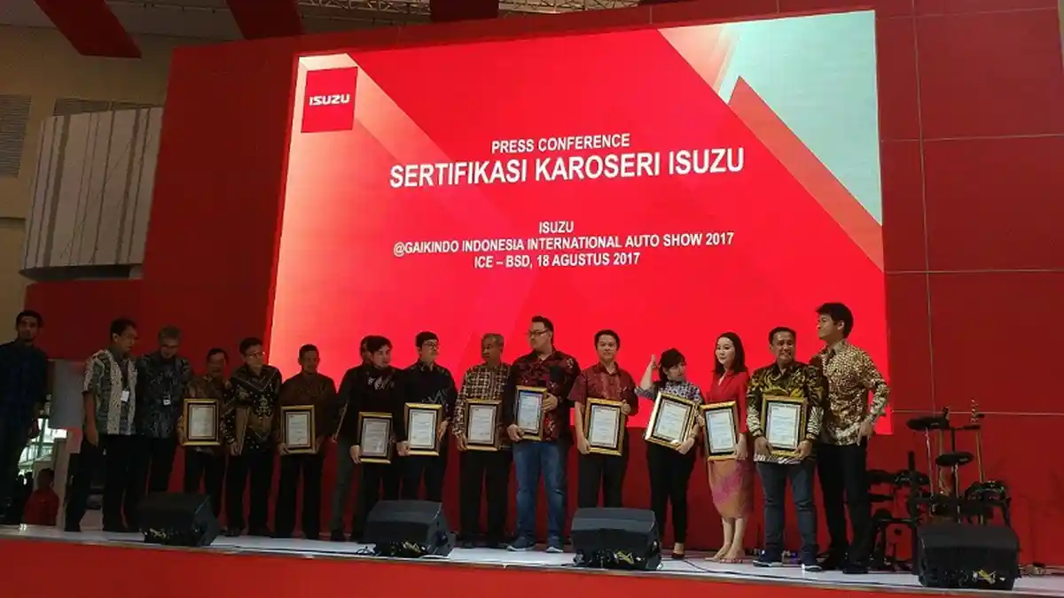 Terima Sertifikasi dari Isuzu, 13 Karoseri Bus dan Truk Ini Kini Naik Kelas