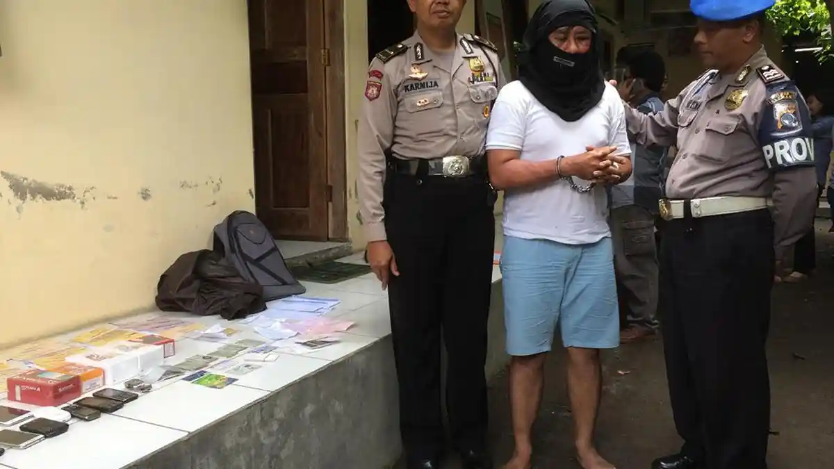 Modal Cek Palsu Roy Tipu Toko Ponsel 