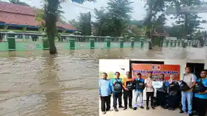 PLN-Salurkan-Bantuan-Sembako-bagi-Warga-Terdampak-Banjir-Tanggul-Jebol-di-Desa-Trimulyo-Demak.jpg