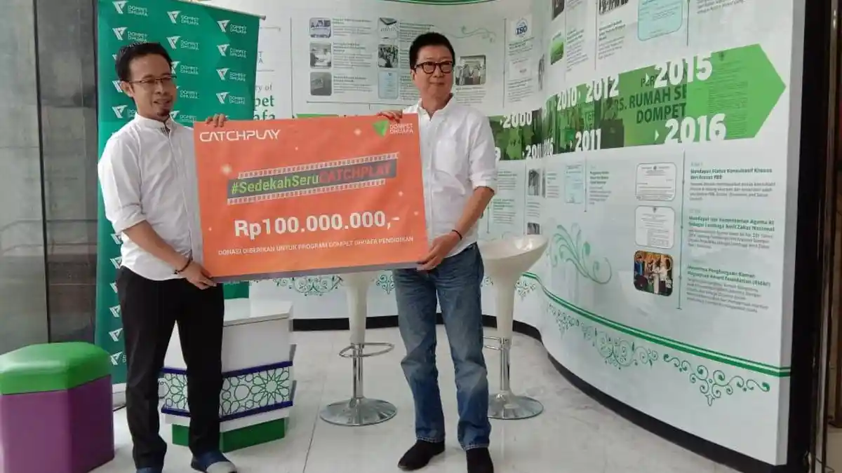 Catchplay Serahkan Donasi ke Dompet Dhuafa untuk Pendidikan Anak Marginal