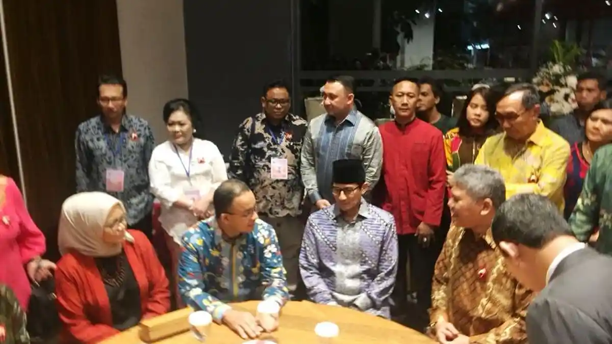 Begini Gaya Anies-Sandi Saat Datang ke Perayaan Natal Pemprov DKI