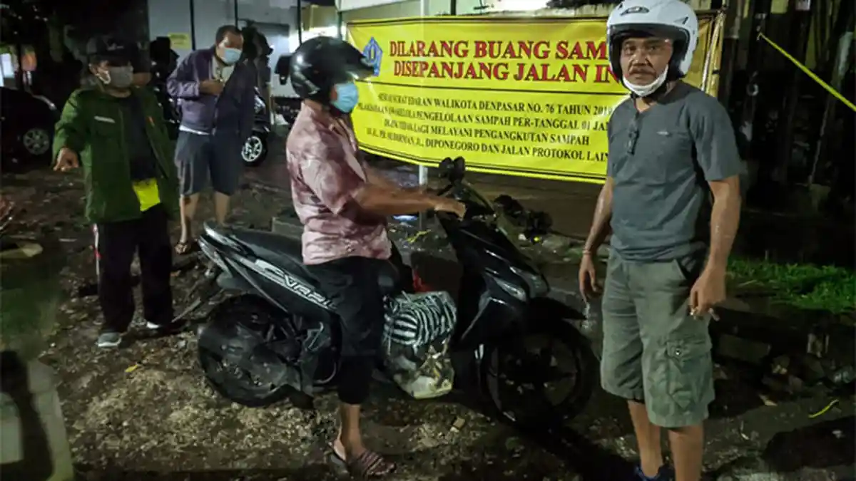 1 Pelanggar Membuang Sampah Sembarangan Diamankan Petugas Desa Dauh Puri Kelod, 6 Januari Disidang