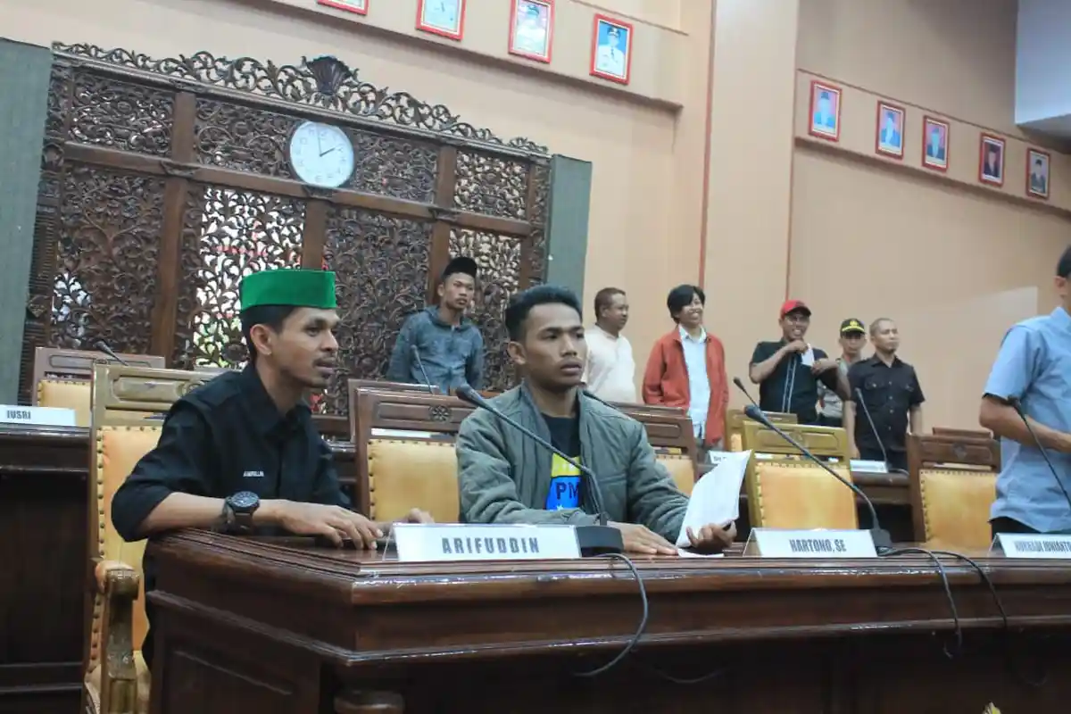 Sepekan Pasca Dilantik, Gabungan Aktivis Seruduk Kantor DPRD Jeneponto