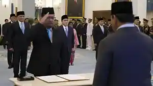 Muhammad-Qodari-hormat-ke-Prabowo-Subianto.jpg